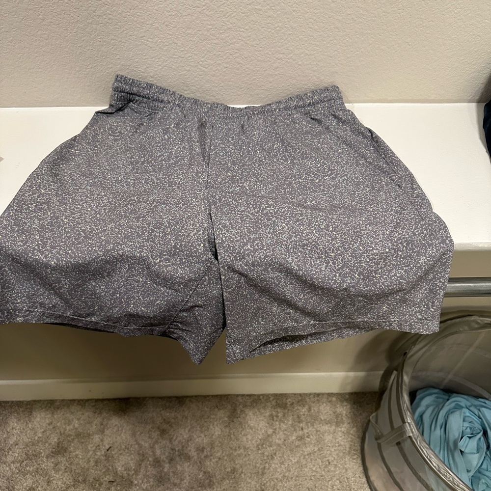 Men’s Lululemon running shorts with liner